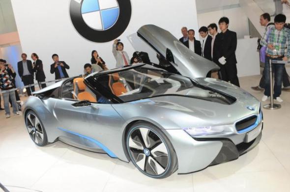 Электромобиль BMW i8