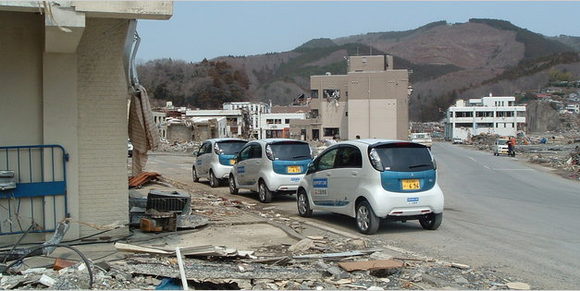 3 электромобиля i-MiEVs работают на завалах в Японии