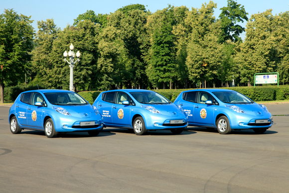 Электромобиль Nissan Leaf в Москве