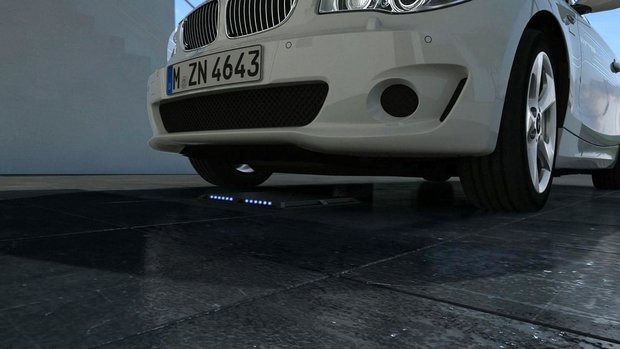 BMW заряжает без проводов