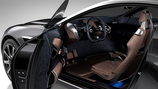Электромобиль Aston Martin DBX